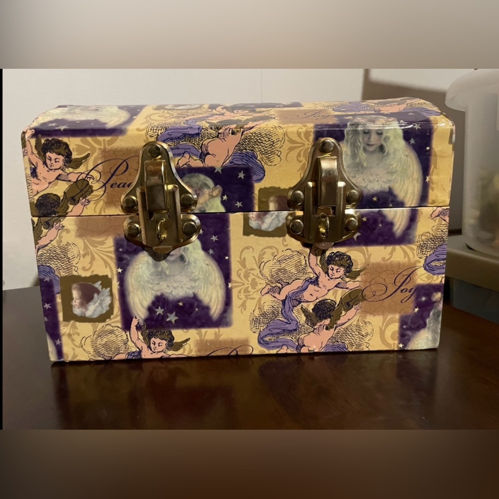 Angel Storage Chest - Picture 11 of 12